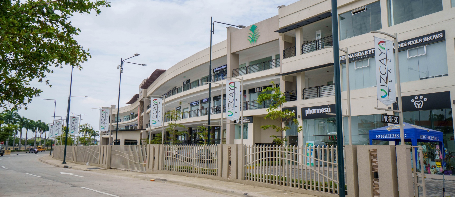Local comercial en alquiler ubicado en Plaza Vizcaya, Samborondón GeoBienes - Local comercial en alquiler ubicado en Plaza Vizcaya, Samborondón - Plusvalia Guayaquil Casas de venta y alquiler Inmobiliaria Ecuador