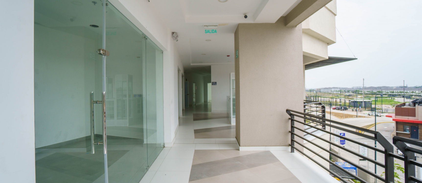 Local comercial en alquiler ubicado en Plaza Vizcaya, Samborondón GeoBienes - Local comercial en alquiler ubicado en Plaza Vizcaya, Samborondón - Plusvalia Guayaquil Casas de venta y alquiler Inmobiliaria Ecuador