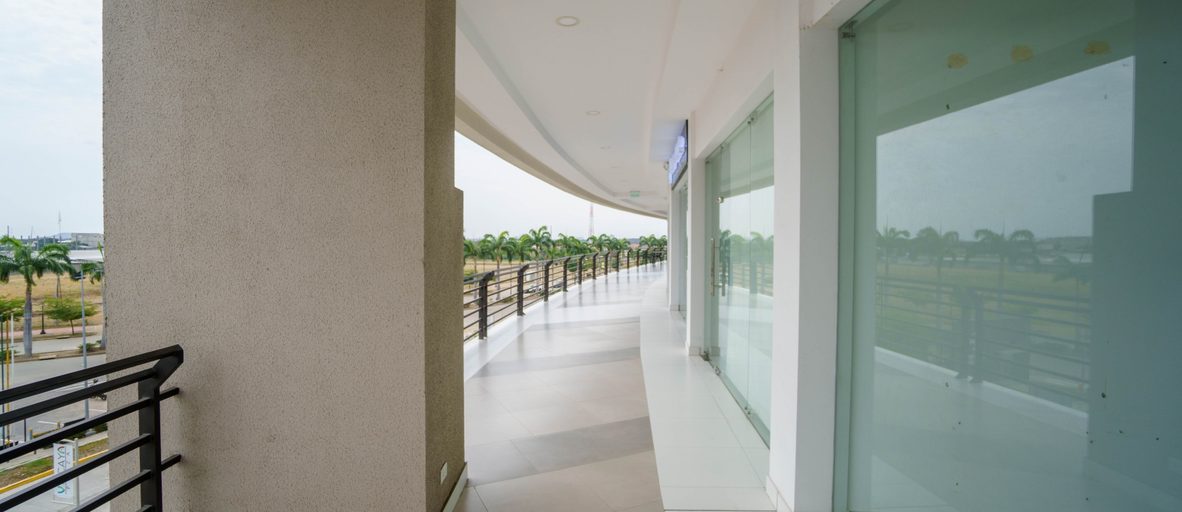 Local comercial en alquiler ubicado en Plaza Vizcaya, Samborondón GeoBienes - Local comercial en alquiler ubicado en Plaza Vizcaya, Samborondón - Plusvalia Guayaquil Casas de venta y alquiler Inmobiliaria Ecuador