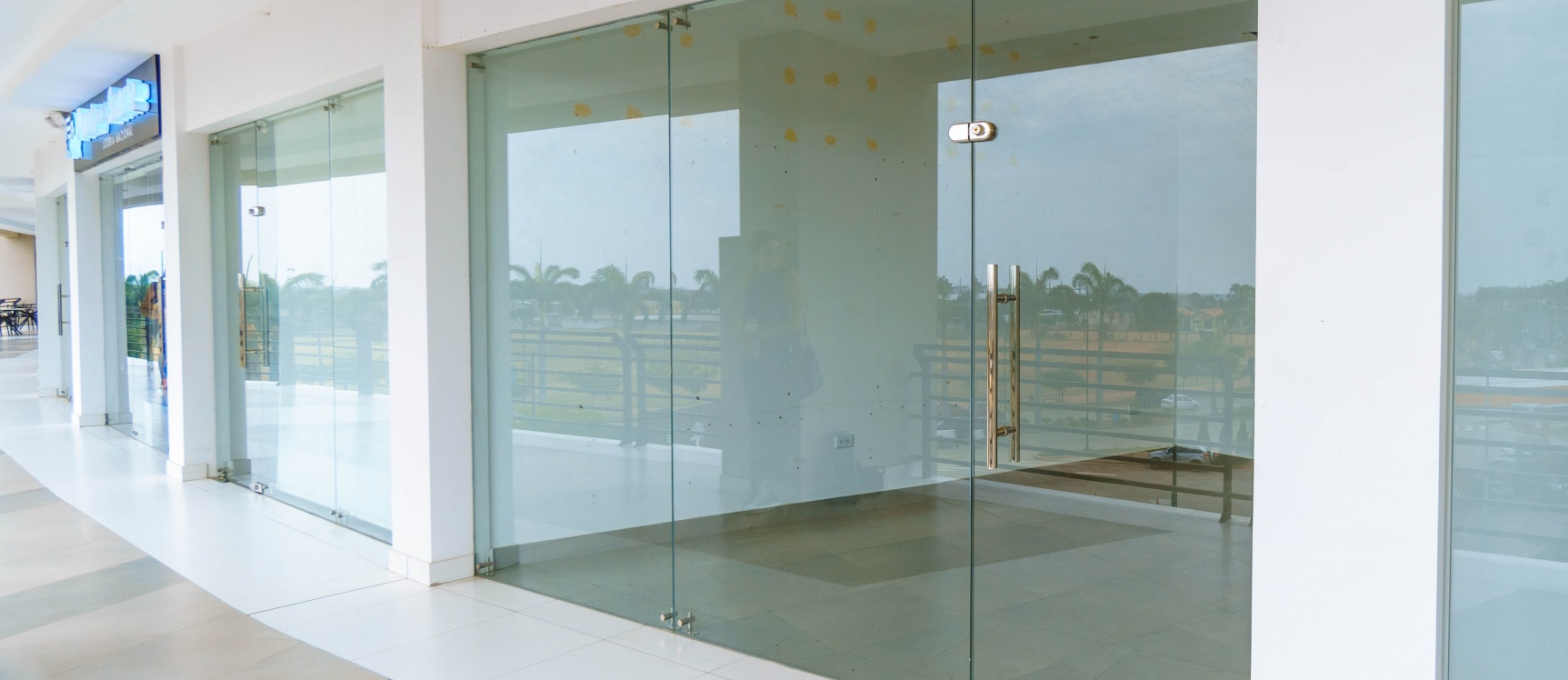 Local comercial en alquiler ubicado en Plaza Vizcaya, Samborondón GeoBienes - Local comercial en alquiler ubicado en Plaza Vizcaya, Samborondón - Plusvalia Guayaquil Casas de venta y alquiler Inmobiliaria Ecuador