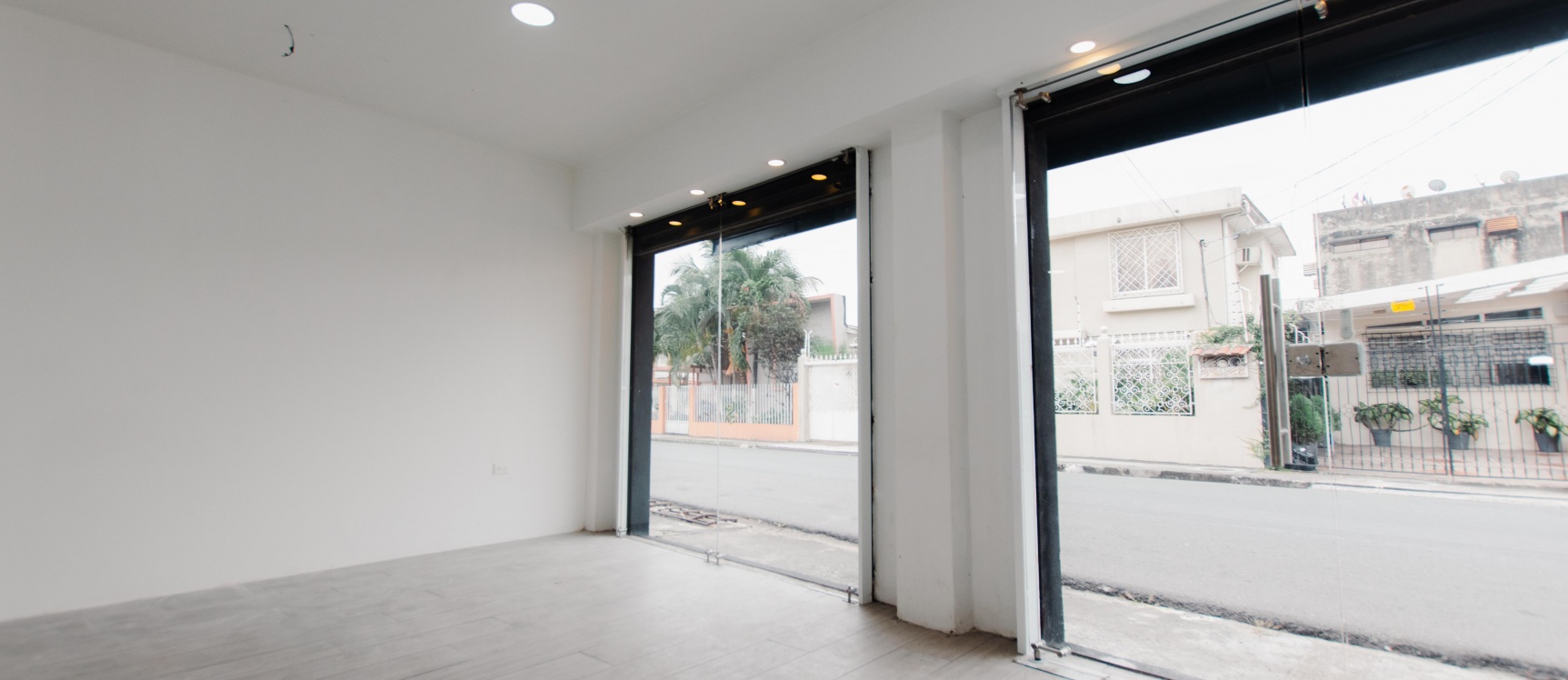 Local comercial en alquiler, Urdesa Central, calle Balsamos y Guayacanes GeoBienes - Local comercial en alquiler, Urdesa Central, calle Balsamos y Guayacanes - Plusvalia Guayaquil Casas de venta y alquiler Inmobiliaria Ecuador