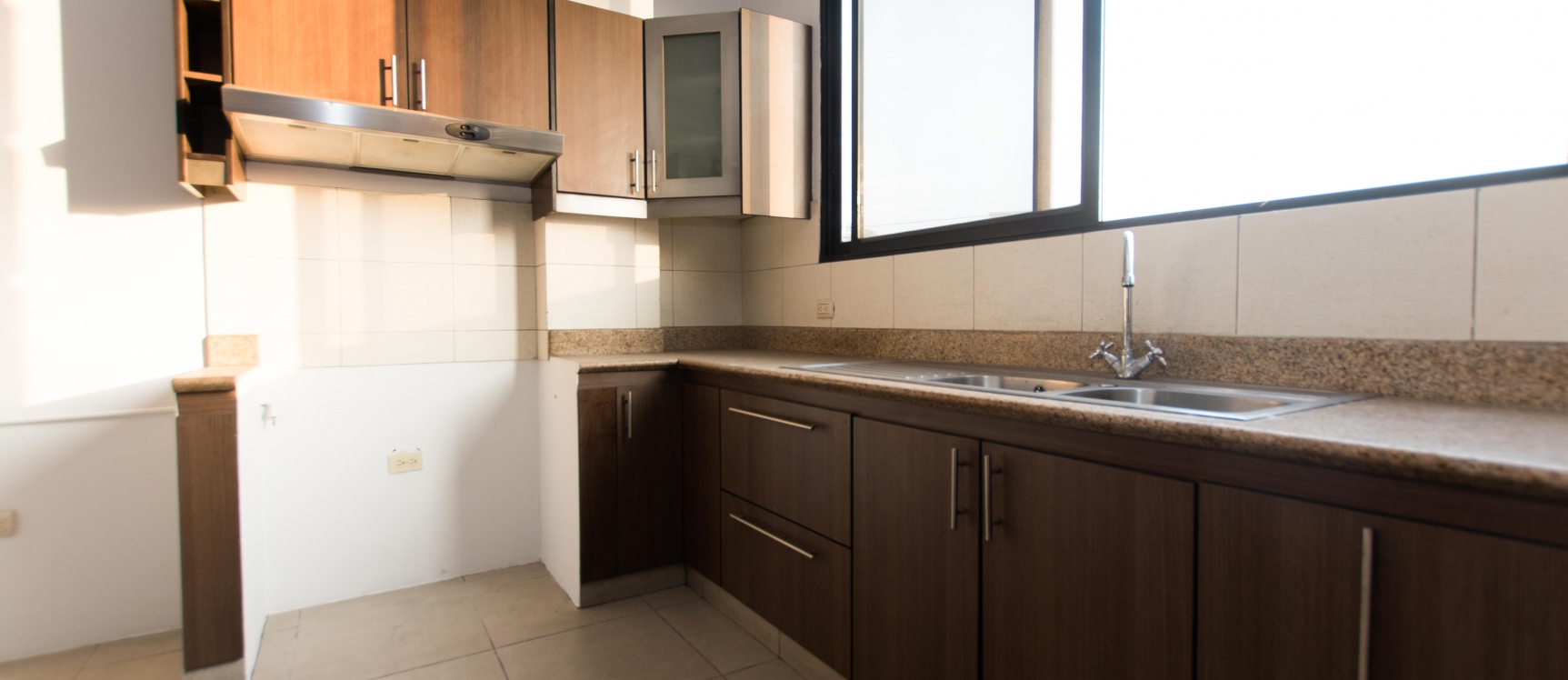 Moderno departamento en alquiler en Porton de las Lomas, Urdesa GeoBienes - Moderno departamento en alquiler en Porton de las Lomas, Urdesa - Plusvalia Guayaquil Casas de venta y alquiler Inmobiliaria Ecuador