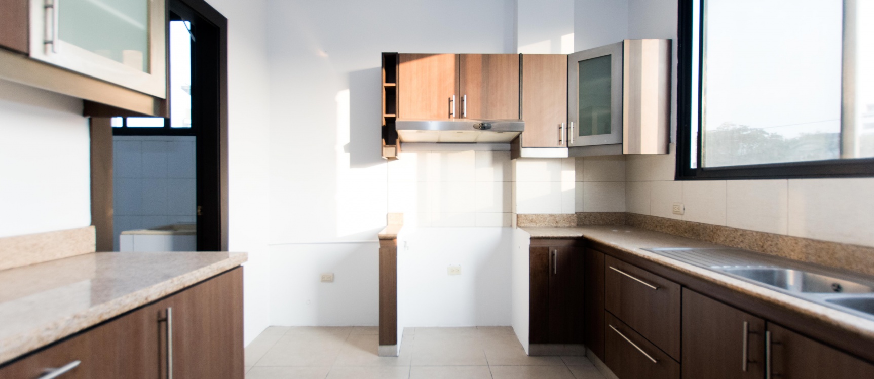 Moderno departamento en alquiler en Porton de las Lomas, Urdesa GeoBienes - Moderno departamento en alquiler en Porton de las Lomas, Urdesa - Plusvalia Guayaquil Casas de venta y alquiler Inmobiliaria Ecuador