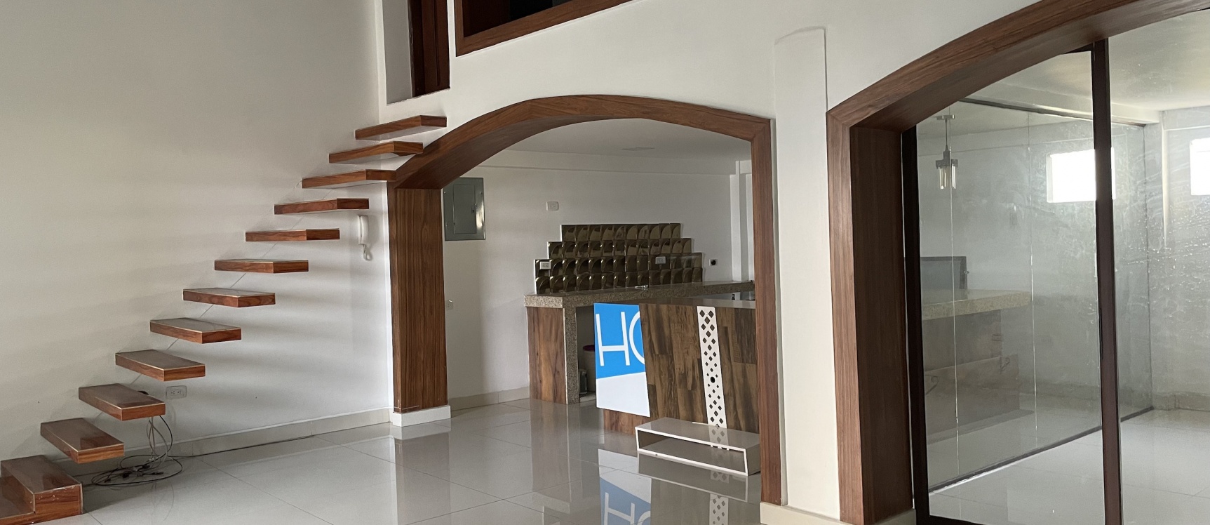 Moderno Penthouse de dos pisos en alquiler ubicado en Kennedy Norte GeoBienes - Moderno Penthouse de dos pisos en alquiler ubicado en Kennedy Norte - Plusvalia Guayaquil Casas de venta y alquiler Inmobiliaria Ecuador