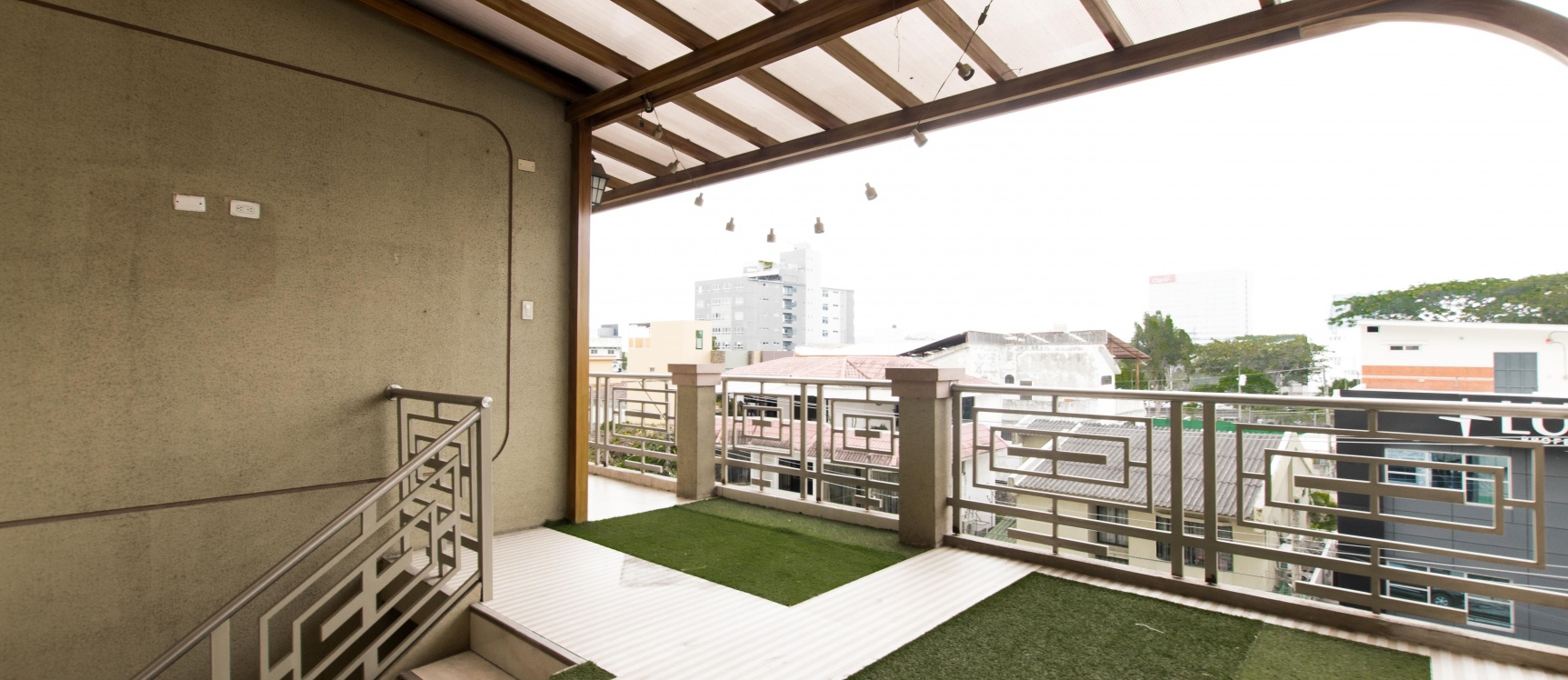 Moderno Penthouse de dos pisos en alquiler ubicado en Kennedy Norte GeoBienes - Moderno Penthouse de dos pisos en alquiler ubicado en Kennedy Norte - Plusvalia Guayaquil Casas de venta y alquiler Inmobiliaria Ecuador