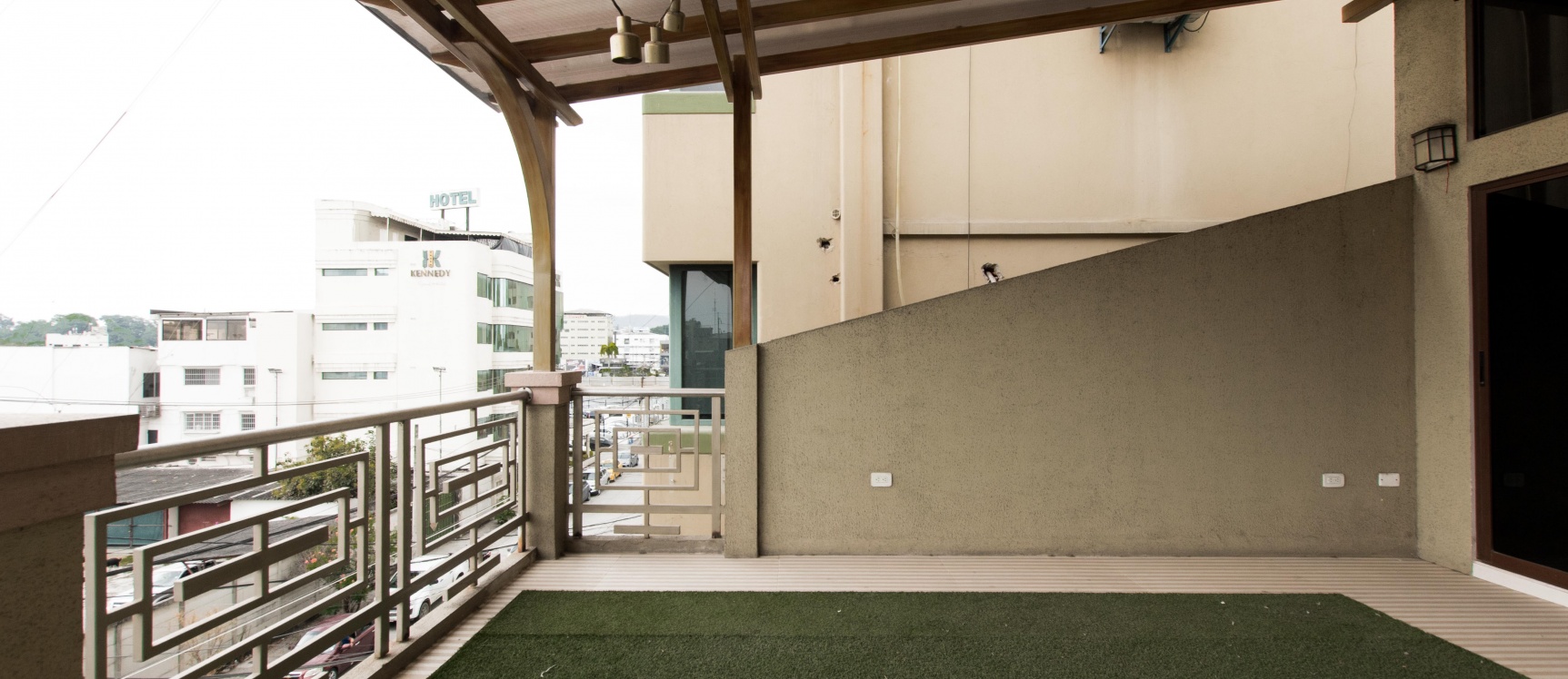 Moderno Penthouse de dos pisos en alquiler ubicado en Kennedy Norte GeoBienes - Moderno Penthouse de dos pisos en alquiler ubicado en Kennedy Norte - Plusvalia Guayaquil Casas de venta y alquiler Inmobiliaria Ecuador