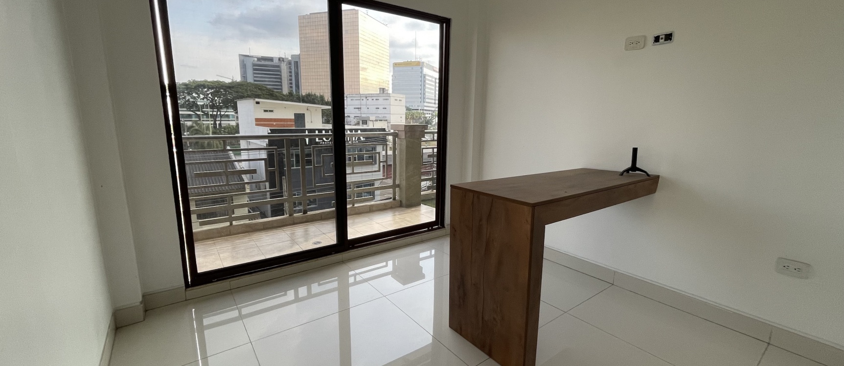 Moderno Penthouse de dos pisos en alquiler ubicado en Kennedy Norte GeoBienes - Moderno Penthouse de dos pisos en alquiler ubicado en Kennedy Norte - Plusvalia Guayaquil Casas de venta y alquiler Inmobiliaria Ecuador