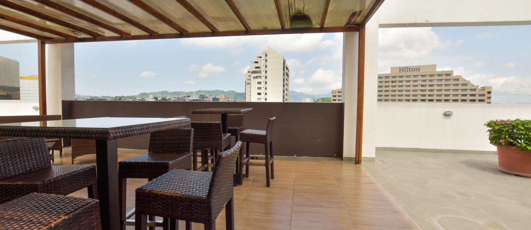 Oficina amoblada en alquiler ubicada en el Edificio Atlantis GeoBienes - Oficina amoblada en venta ubicada en el Edificio Atlantis - Plusvalia Guayaquil Casas de venta y alquiler Inmobiliaria Ecuador