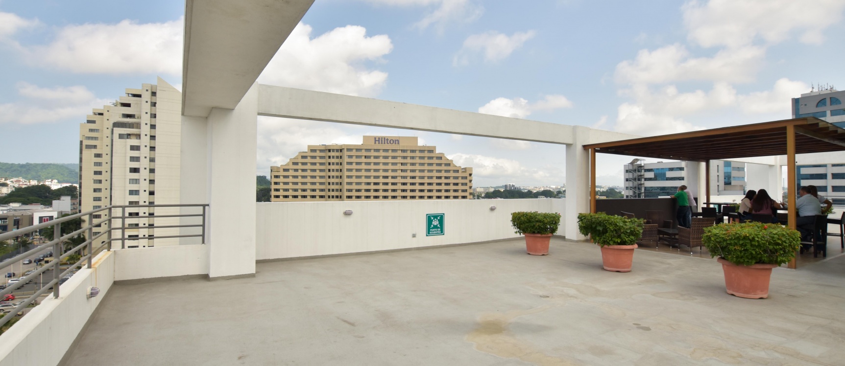 Oficina amoblada en alquiler ubicada en el Edificio Atlantis GeoBienes - Oficina amoblada en venta ubicada en el Edificio Atlantis - Plusvalia Guayaquil Casas de venta y alquiler Inmobiliaria Ecuador