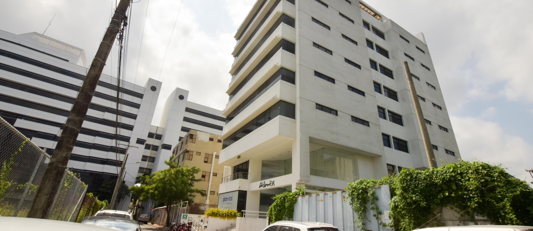 GeoBienes - Oficina amoblada en venta ubicada en el Edificio Atlantis - Plusvalia Guayaquil Casas de venta y alquiler Inmobiliaria Ecuador