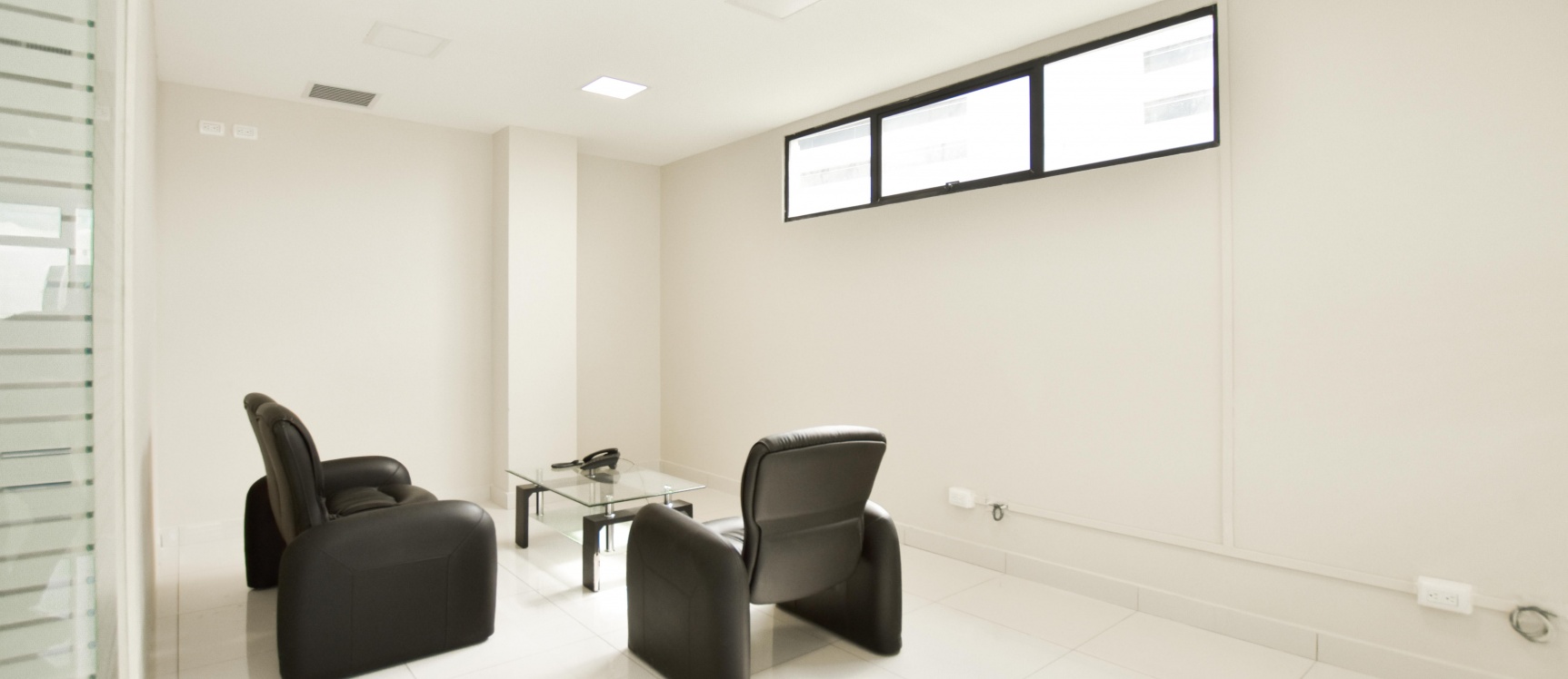 Oficina amoblada en venta ubicada en el Edificio Atlantis GeoBienes - Oficina amoblada en venta ubicada en el Edificio Atlantis - Plusvalia Guayaquil Casas de venta y alquiler Inmobiliaria Ecuador