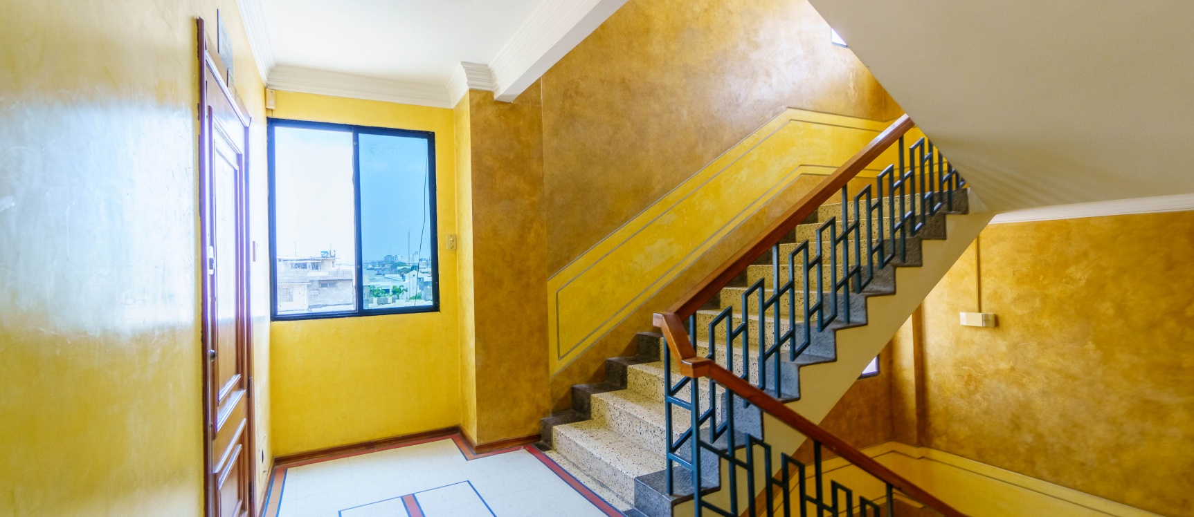 Oficina comercial en alquiler ubicado en Cc. El Dorado, Centro de Guayaquil GeoBienes - Oficina comercial en alquiler ubicado en Cc. El Dorado, Centro de Guayaquil - Plusvalia Guayaquil Casas de venta y alquiler Inmobiliaria Ecuador