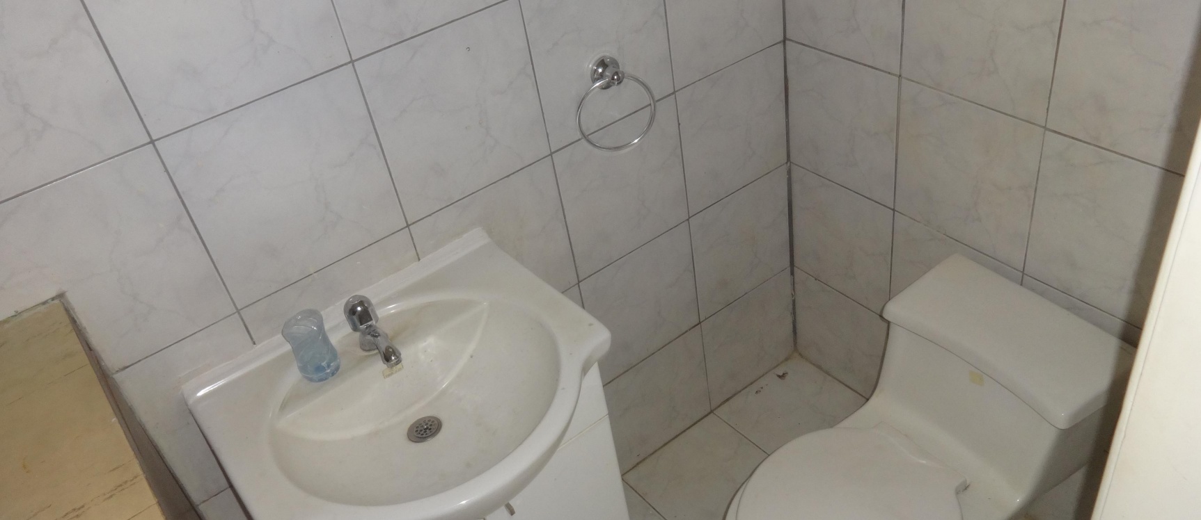 Oficina de alquiler en el centro de Guayaquil, Av. 9 de Octubre GeoBienes - Oficina de alquiler en el centro de Guayaquil, Av. 9 de Octubre - Plusvalia Guayaquil Casas de venta y alquiler Inmobiliaria Ecuador