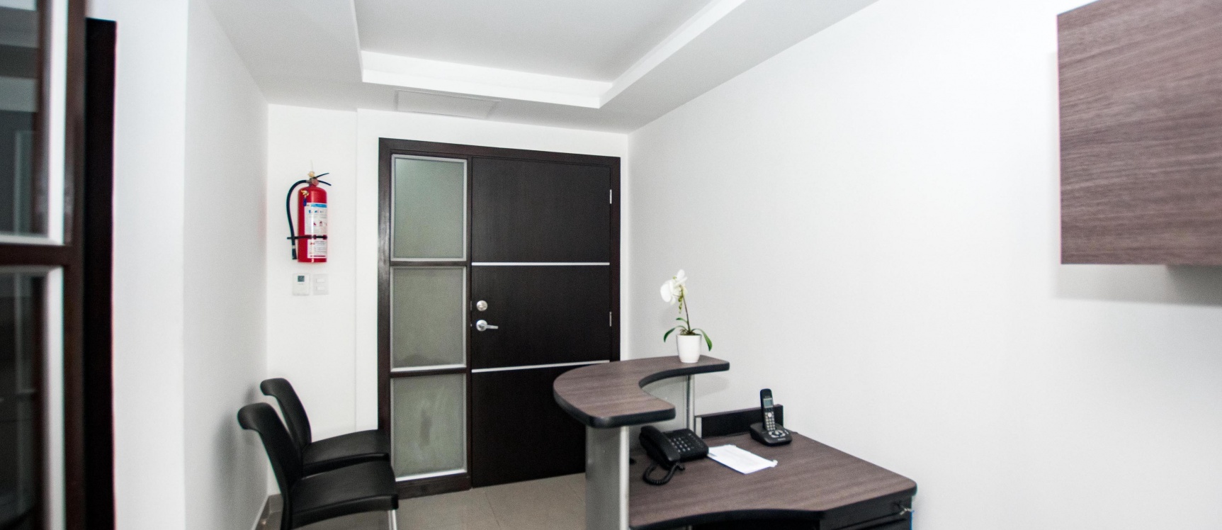 Oficina de estreno amoblada en Parque Empresarial Colón - Norte Guayaquil GeoBienes - Oficina amoblada de 35m2 en Parque Empresarial Colón - Norte Guayaquil - Plusvalia Guayaquil Casas de venta y alquiler Inmobiliaria Ecuador