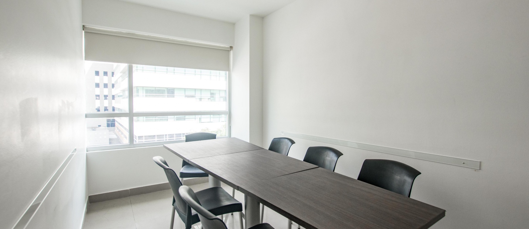 Oficina de estreno amoblada en Parque Empresarial Colón - Norte Guayaquil GeoBienes - Oficina amoblada de 35m2 en Parque Empresarial Colón - Norte Guayaquil - Plusvalia Guayaquil Casas de venta y alquiler Inmobiliaria Ecuador