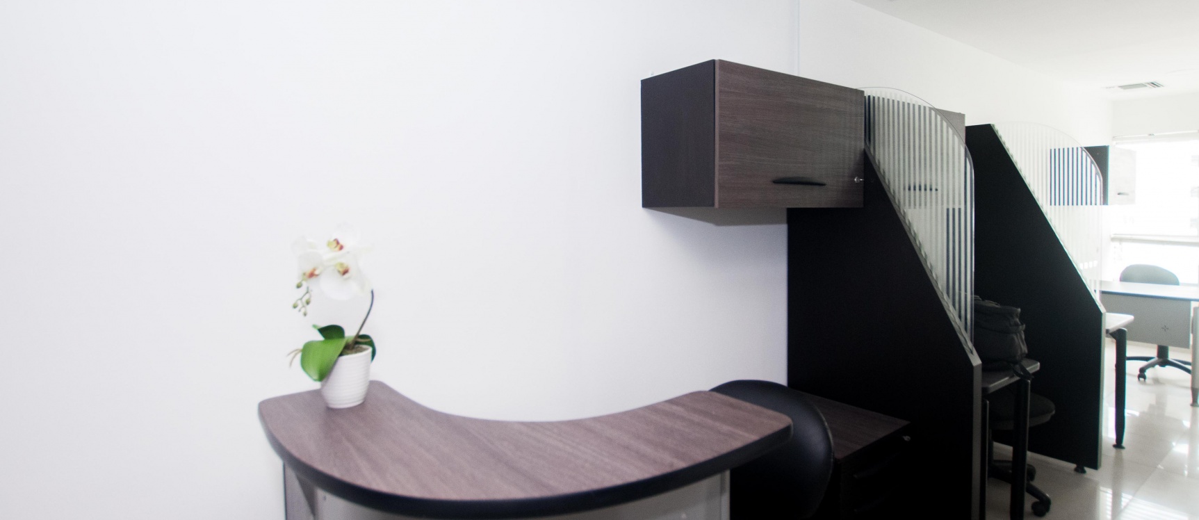 Oficina de estreno amoblada en Parque Empresarial Colón - Norte Guayaquil GeoBienes - Oficina amoblada de 35m2 en Parque Empresarial Colón - Norte Guayaquil - Plusvalia Guayaquil Casas de venta y alquiler Inmobiliaria Ecuador