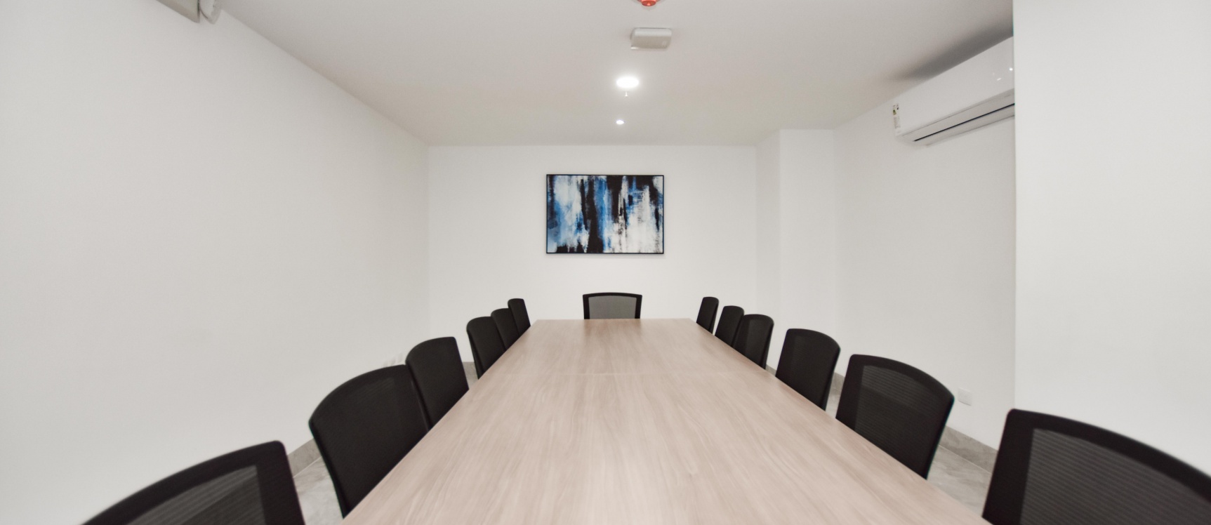 Oficina de estreno en alquiler en Edificio Platinum Business Center I GeoBienes - Oficina de estreno en alquiler en Edificio Platinum Business Center I - Plusvalia Guayaquil Casas de venta y alquiler Inmobiliaria Ecuador