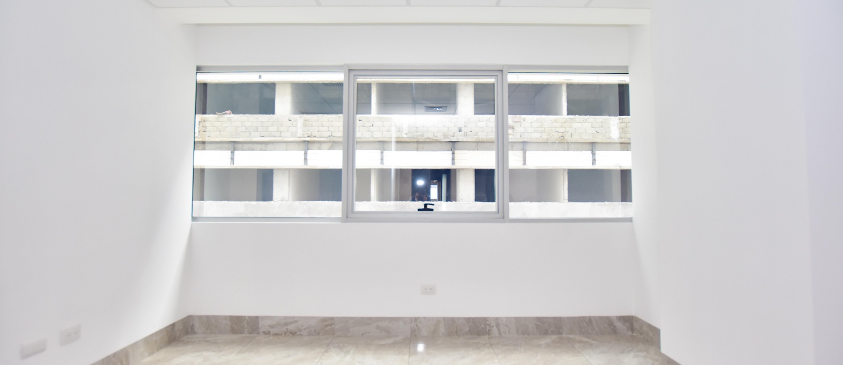Oficina de estreno en alquiler en Edificio Platinum Business Center I GeoBienes - Oficina de estreno en alquiler en Edificio Platinum Business Center I - Plusvalia Guayaquil Casas de venta y alquiler Inmobiliaria Ecuador
