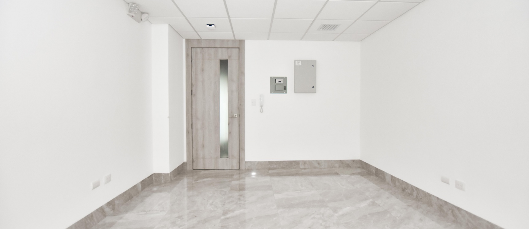 Oficina de estreno en alquiler en Edificio Platinum Business Center I GeoBienes - Oficina de estreno en alquiler en Edificio Platinum Business Center I - Plusvalia Guayaquil Casas de venta y alquiler Inmobiliaria Ecuador