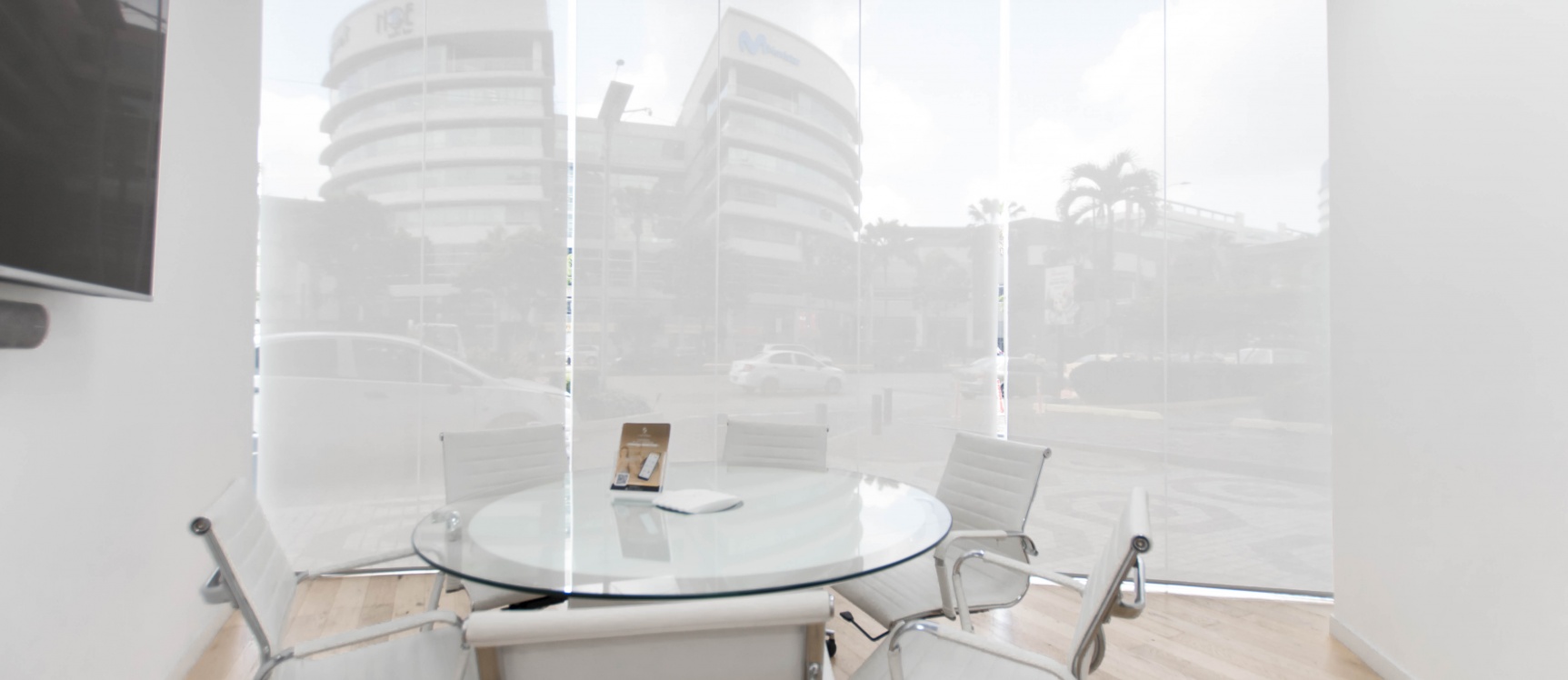 GeoBienes - Oficina de estreno en venta en 100 Business Plaza, zona Mall del Sol - Plusvalia Guayaquil Casas de venta y alquiler Inmobiliaria Ecuador