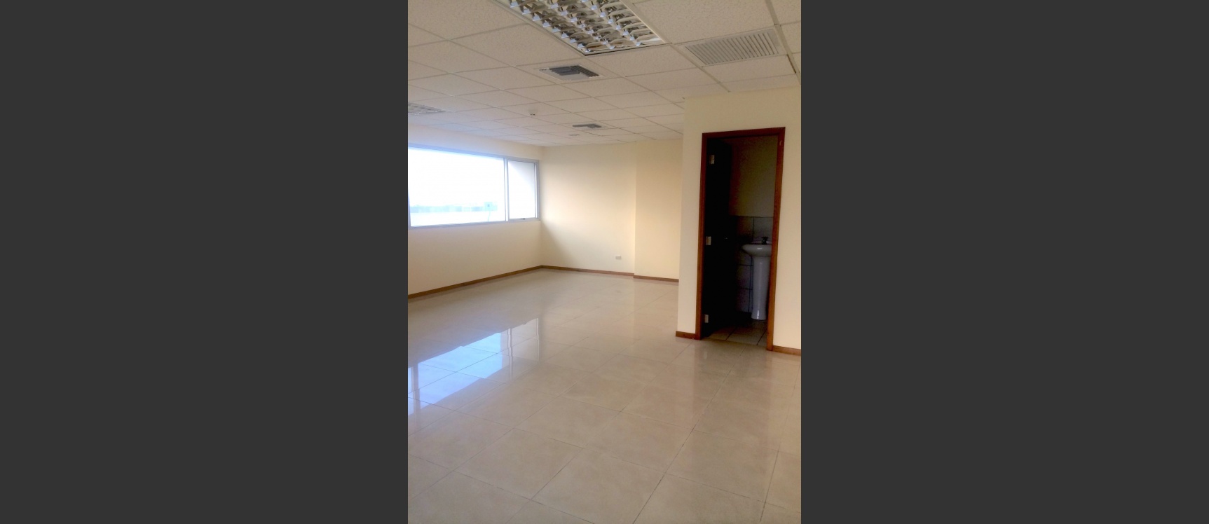 Oficina en alquiler al norte de Guayaquil en Trade Building GeoBienes - Oficina en alquiler al norte de Guayaquil Trade Building - Plusvalia Guayaquil Casas de venta y alquiler Inmobiliaria Ecuador