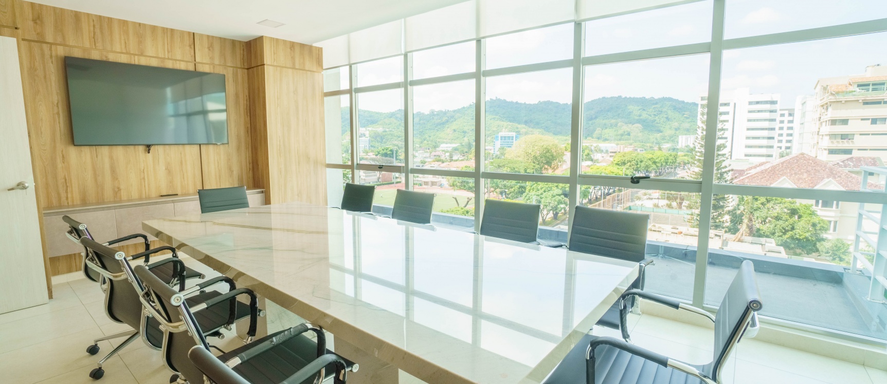 Oficina en alquiler amoblada ubicada en 100 Olivos Park, Ceibos GeoBienes - Oficina en alquiler amoblada ubicada en 100 Olivos Parc, Ceibos - Plusvalia Guayaquil Casas de venta y alquiler Inmobiliaria Ecuador