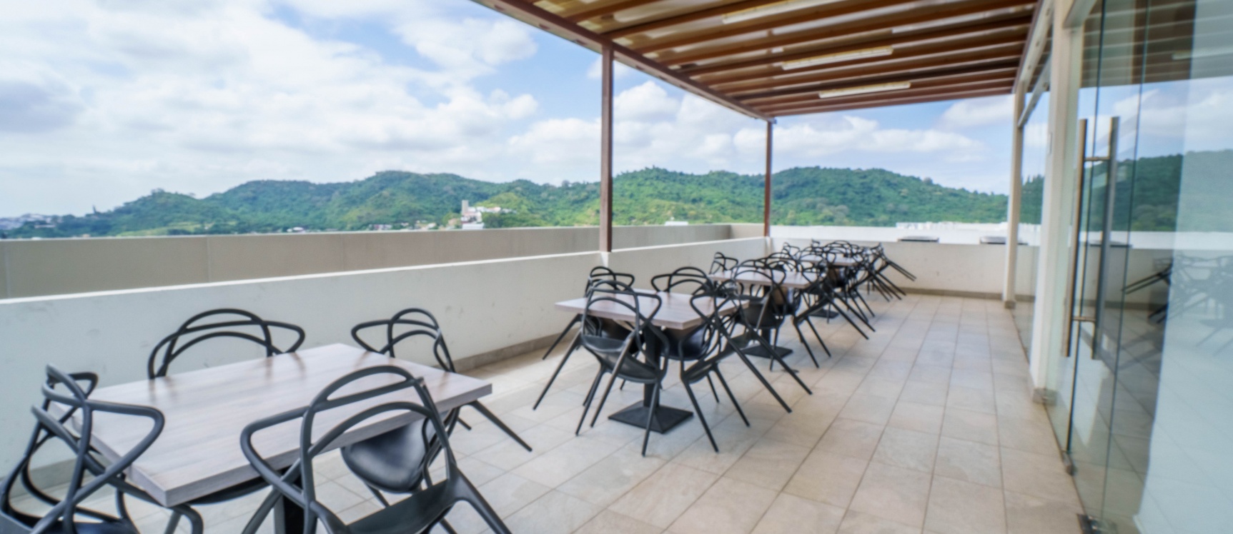 Oficina en alquiler amoblada ubicada en 100 Olivos Park, Ceibos GeoBienes - Oficina en alquiler amoblada ubicada en 100 Olivos Parc, Ceibos - Plusvalia Guayaquil Casas de venta y alquiler Inmobiliaria Ecuador