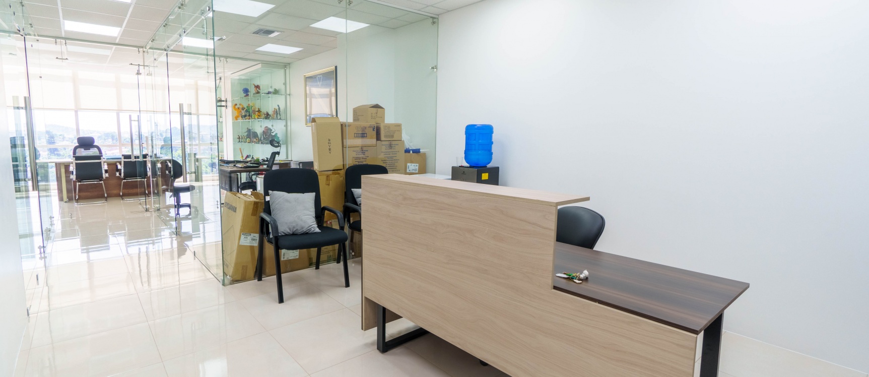 Oficina en alquiler amoblada ubicada en 100 Olivos Park, Ceibos GeoBienes - Oficina en alquiler amoblada ubicada en 100 Olivos Parc, Ceibos - Plusvalia Guayaquil Casas de venta y alquiler Inmobiliaria Ecuador