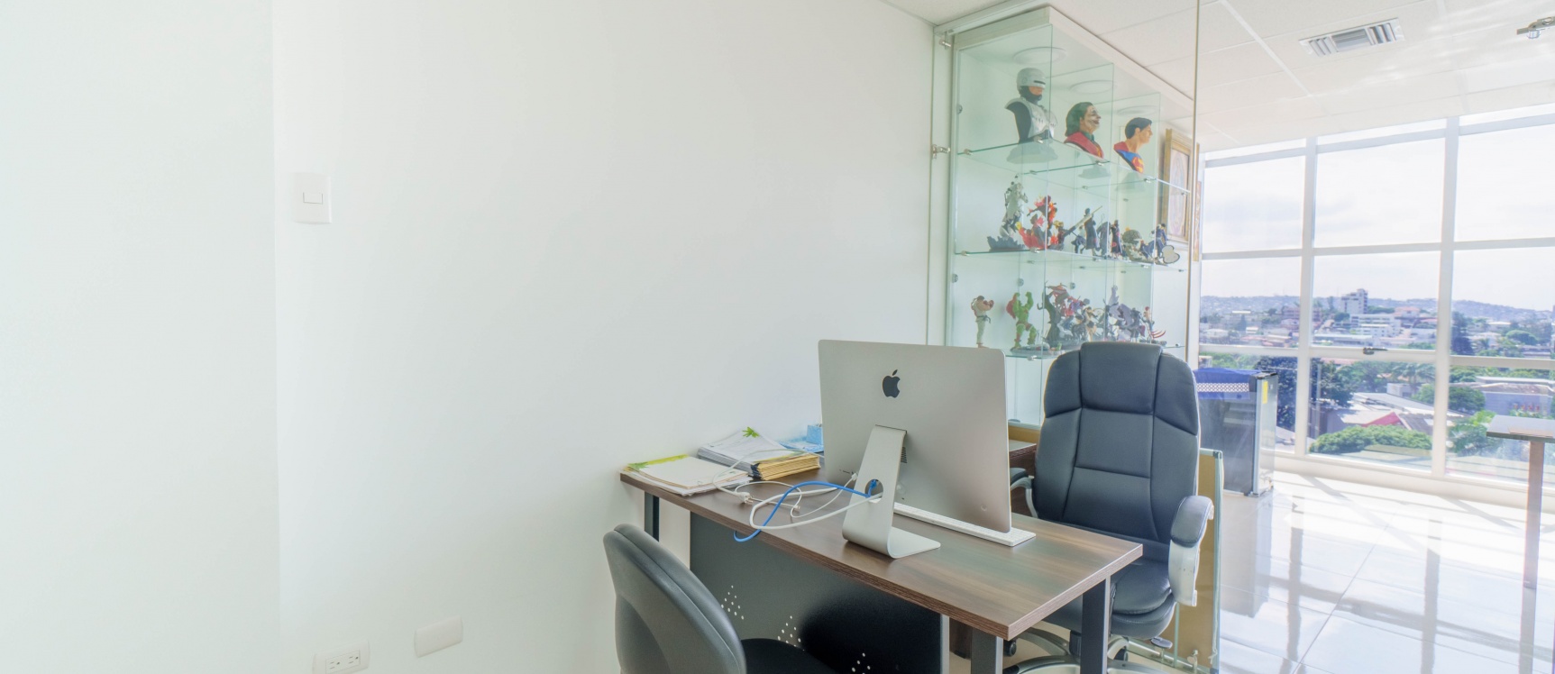 Oficina en alquiler amoblada ubicada en 100 Olivos Park, Ceibos GeoBienes - Oficina en alquiler amoblada ubicada en 100 Olivos Parc, Ceibos - Plusvalia Guayaquil Casas de venta y alquiler Inmobiliaria Ecuador