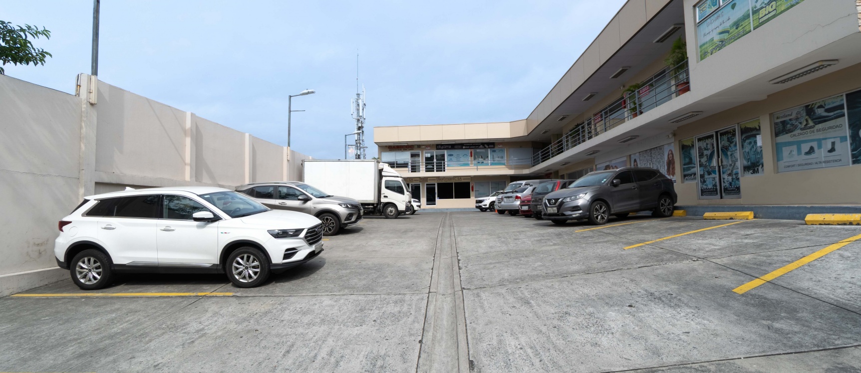 GeoBienes - Oficina en alquiler con acabados de lujo en el Centro Comercial Neo Center, Guayaquil - Plusvalia Guayaquil Casas de venta y alquiler Inmobiliaria Ecuador