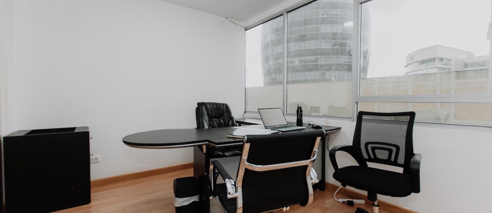 Oficina en alquiler Edificio Equilibrium, zona Mall del Sol, Norte de Guayaquil GeoBienes - Oficina en alquiler Edificio Equilibrium, zona Mall del Sol, Norte de Guayaquil - Plusvalia Guayaquil Casas de venta y alquiler Inmobiliaria Ecuador