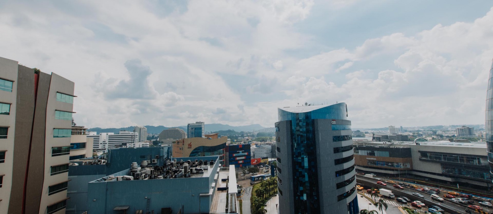 Oficina en alquiler Edificio Equilibrium, zona Mall del Sol, Norte de Guayaquil GeoBienes - Oficina en alquiler Edificio Equilibrium, zona Mall del Sol, Norte de Guayaquil - Plusvalia Guayaquil Casas de venta y alquiler Inmobiliaria Ecuador