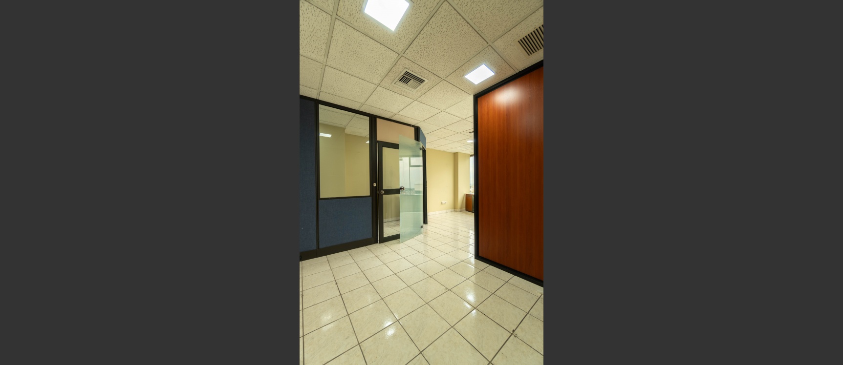 Oficina en Alquiler Edificio Nobis, Norte de Guayaquil GeoBienes - Oficina en Alquiler Edificio Nobis, Norte de Guayaquil - Plusvalia Guayaquil Casas de venta y alquiler Inmobiliaria Ecuador