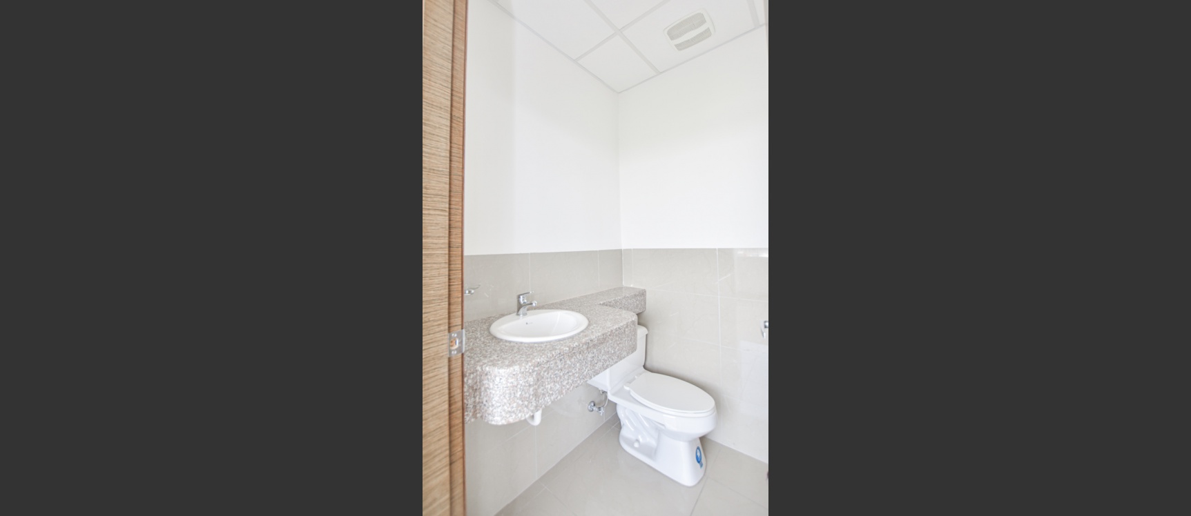 Oficina en alquiler Edificio River Plaza, Norte de Guayaquil GeoBienes - Oficina en alquiler Edificio River Plaza, Norte de Guayaquil - Plusvalia Guayaquil Casas de venta y alquiler Inmobiliaria Ecuador