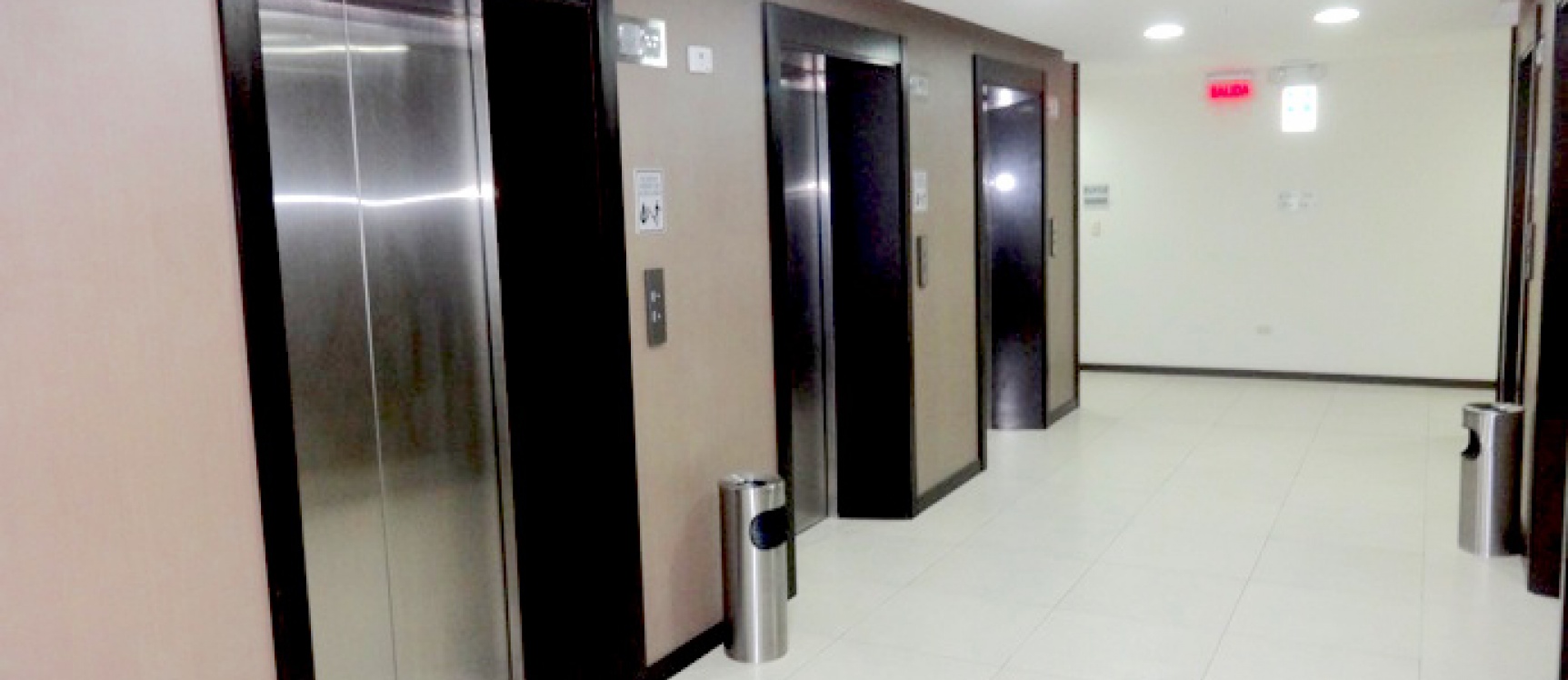 Oficina en alquiler edificio The Point GeoBienes - Venta de Oficina edificio The Point - Plusvalia Guayaquil Casas de venta y alquiler Inmobiliaria Ecuador