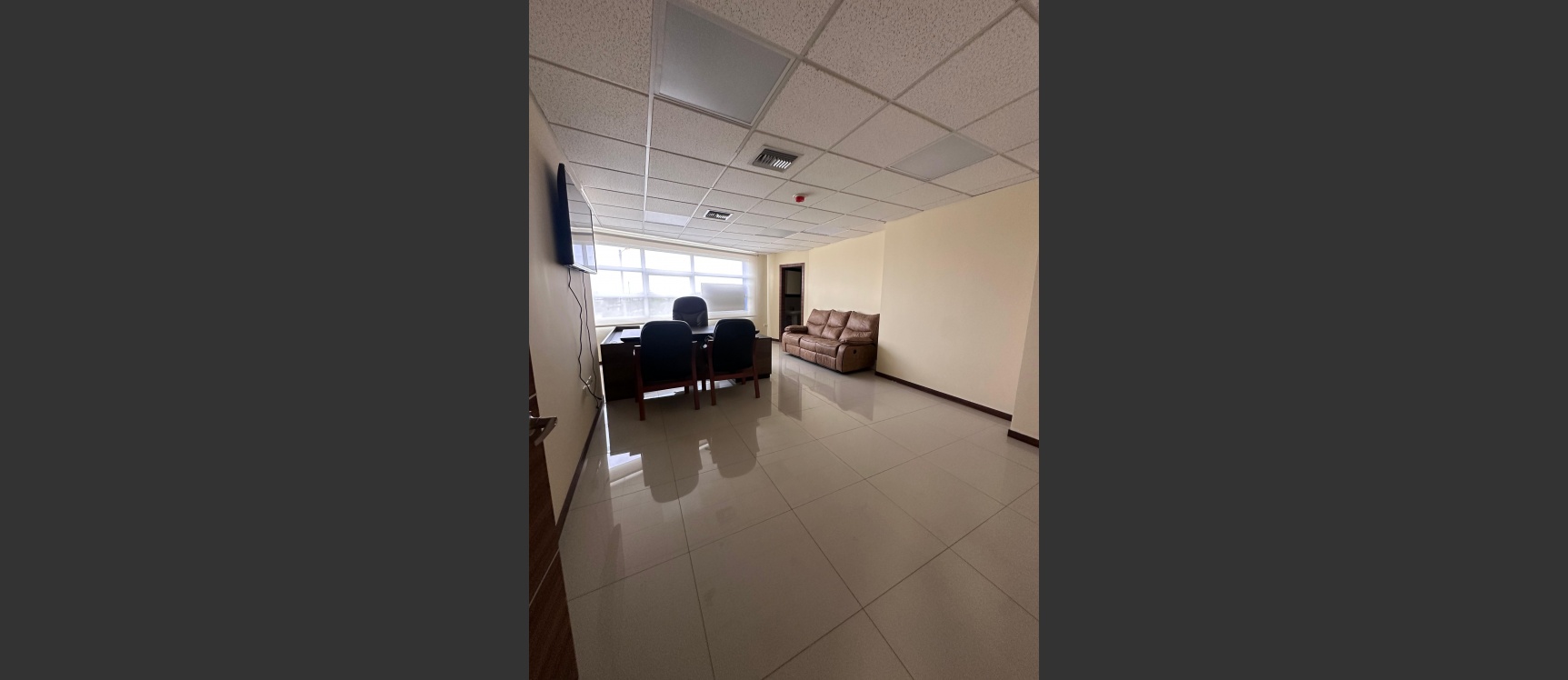Oficina en alquiler en Business Plaza, frente a Mall del Sol, Guayaquil GeoBienes - Oficina en alquiler en Business Plaza, frente a Mall del Sol, Guayaquil - Plusvalia Guayaquil Casas de venta y alquiler Inmobiliaria Ecuador