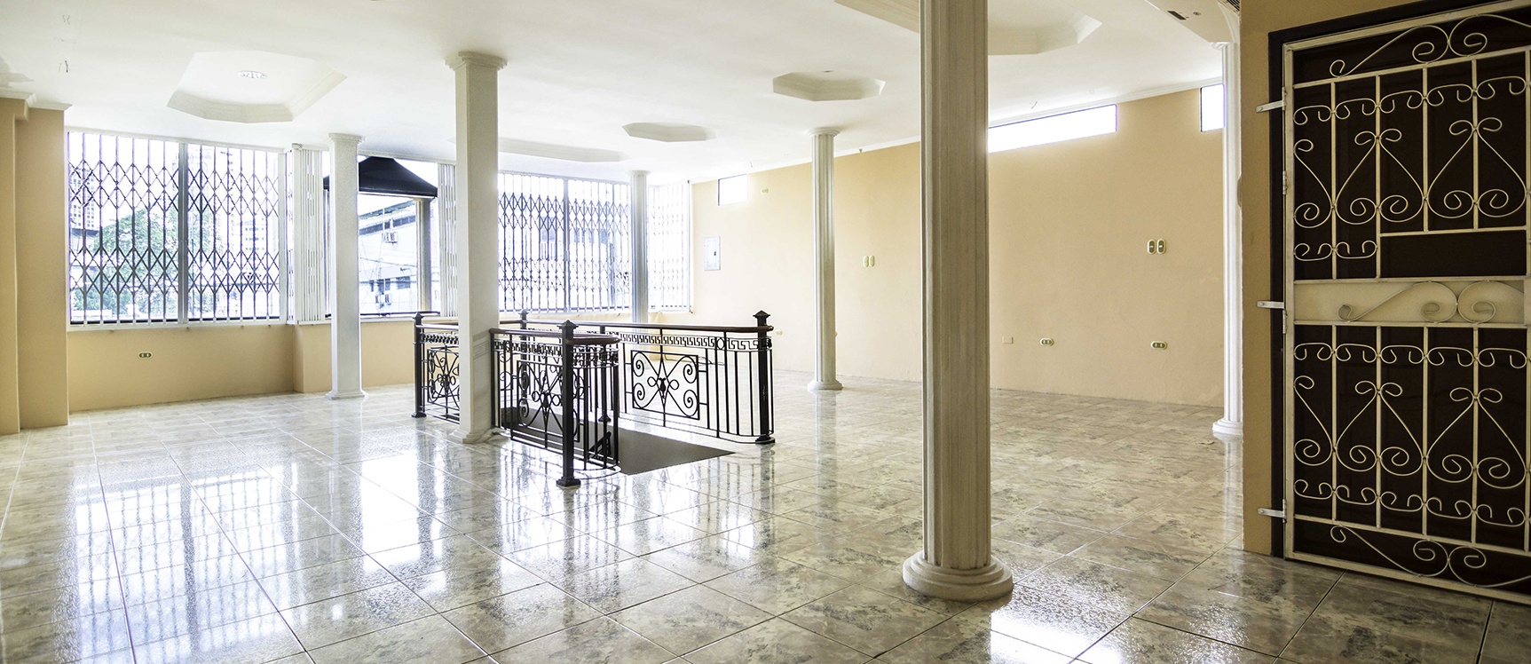 Oficina en alquiler en Cdla. Bolivariana centro de Guayaquil GeoBienes - Oficina en alquiler en Cdla. Bolivariana centro de Guayaquil - Plusvalia Guayaquil Casas de venta y alquiler Inmobiliaria Ecuador