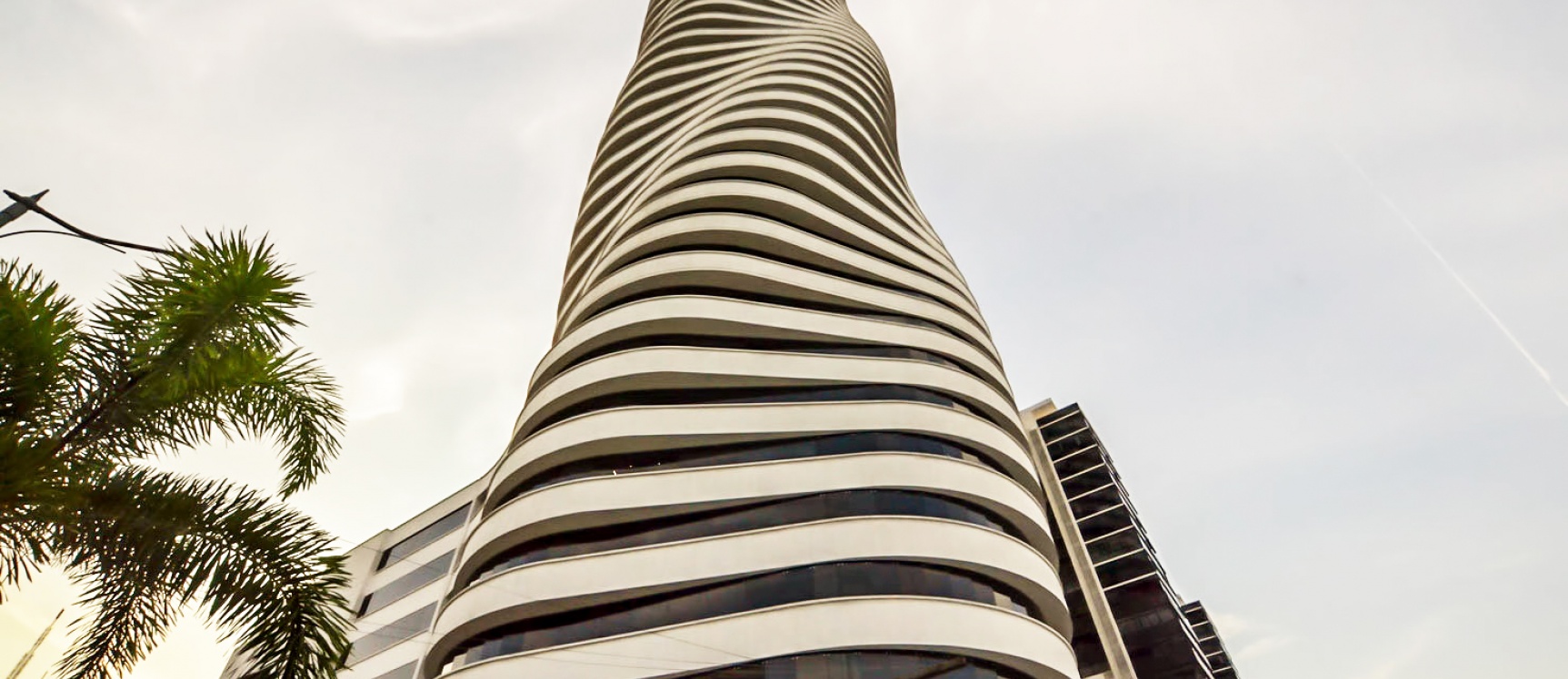 Oficina en alquiler en edificio The Point sector centro de Guayaquil GeoBienes - Oficina en alquiler en edificio The Point sector centro de Guayaquil - Plusvalia Guayaquil Casas de venta y alquiler Inmobiliaria Ecuador