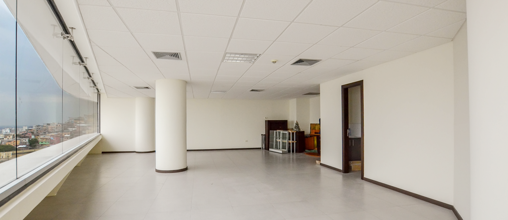 GeoBienes - Oficina en alquiler en edificio The Point sector centro de Guayaquil - Plusvalia Guayaquil Casas de venta y alquiler Inmobiliaria Ecuador
