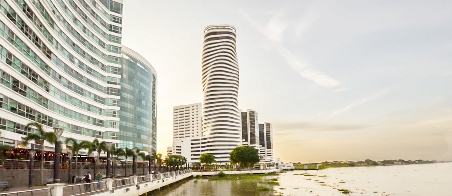 Oficina en alquiler en edificio The Point sector centro de Guayaquil GeoBienes - Oficina en alquiler en edificio The Point sector centro de Guayaquil - Plusvalia Guayaquil Casas de venta y alquiler Inmobiliaria Ecuador