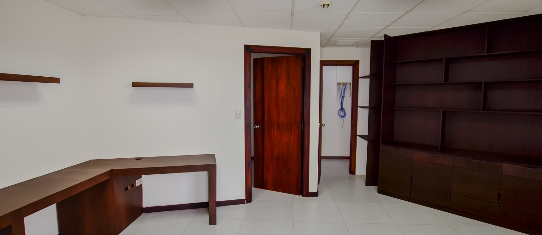 Oficina en alquiler en edificio The Point sector centro de Guayaquil GeoBienes - Oficina en alquiler en edificio The Point sector centro de Guayaquil - Plusvalia Guayaquil Casas de venta y alquiler Inmobiliaria Ecuador
