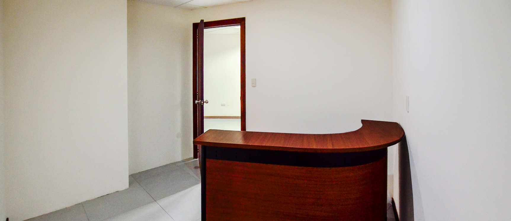 Oficina en alquiler en edificio The Point sector centro de Guayaquil GeoBienes - Oficina en alquiler en edificio The Point sector centro de Guayaquil - Plusvalia Guayaquil Casas de venta y alquiler Inmobiliaria Ecuador