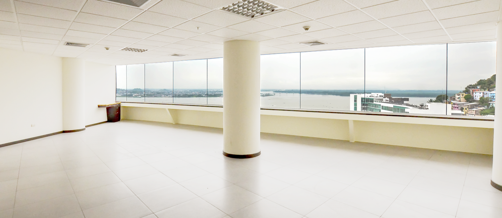 Oficina en alquiler en edificio The Point sector centro de Guayaquil GeoBienes - Oficina en alquiler en edificio The Point sector centro de Guayaquil - Plusvalia Guayaquil Casas de venta y alquiler Inmobiliaria Ecuador