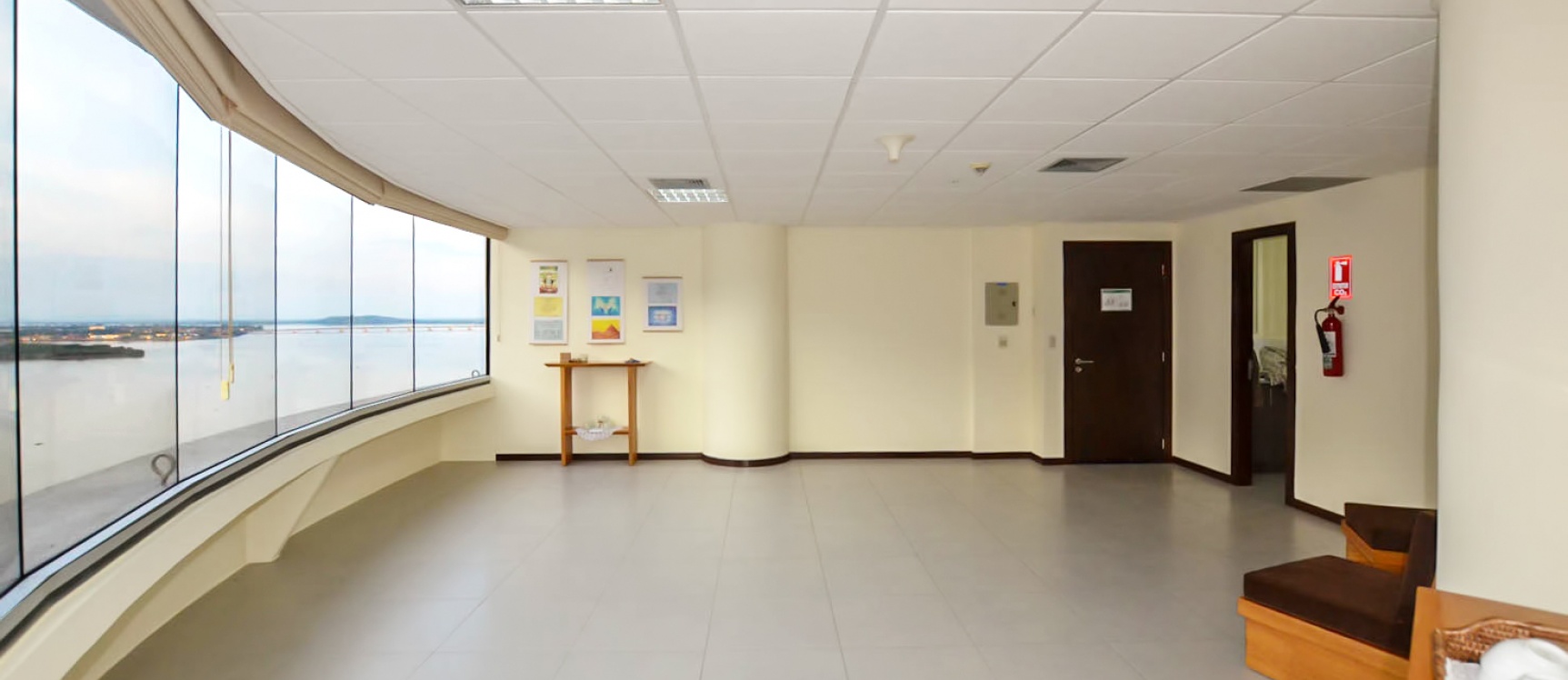 Oficina en alquiler en edificio The Point sector centro de Guayaquil GeoBienes - Oficina en alquiler en edificio The Point sector centro de Guayaquil - Plusvalia Guayaquil Casas de venta y alquiler Inmobiliaria Ecuador