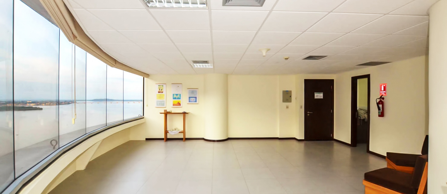 Oficina en alquiler en edificio The Point sector centro de Guayaquil GeoBienes - Oficina en alquiler en edificio The Point sector centro de Guayaquil - Plusvalia Guayaquil Casas de venta y alquiler Inmobiliaria Ecuador