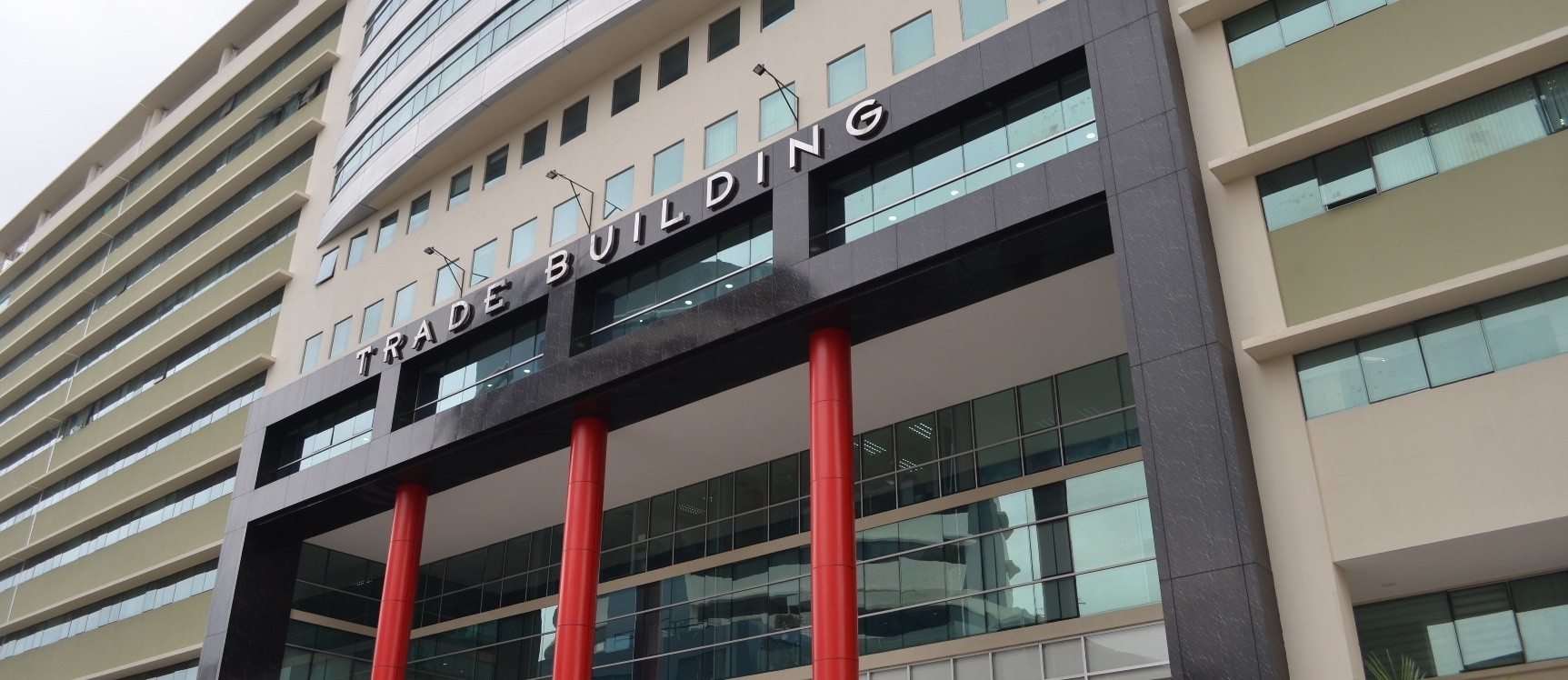 Oficina en alquiler en Edificio Trade Building sector Norte GeoBienes - Oficina en alquiler en Edificio Trade Building sector Norte - Plusvalia Guayaquil Casas de venta y alquiler Inmobiliaria Ecuador