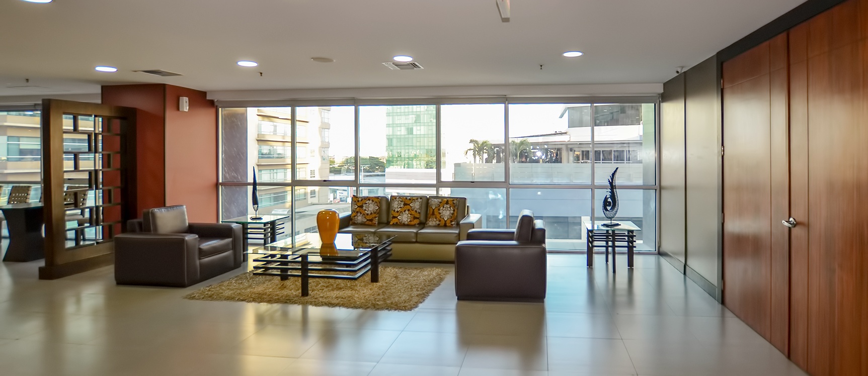 Oficina en alquiler en Edificio Trade Building sector norte de Guayaquil GeoBienes - Oficina en alquiler en Edificio Trade Building sector norte de Guayaquil - Plusvalia Guayaquil Casas de venta y alquiler Inmobiliaria Ecuador