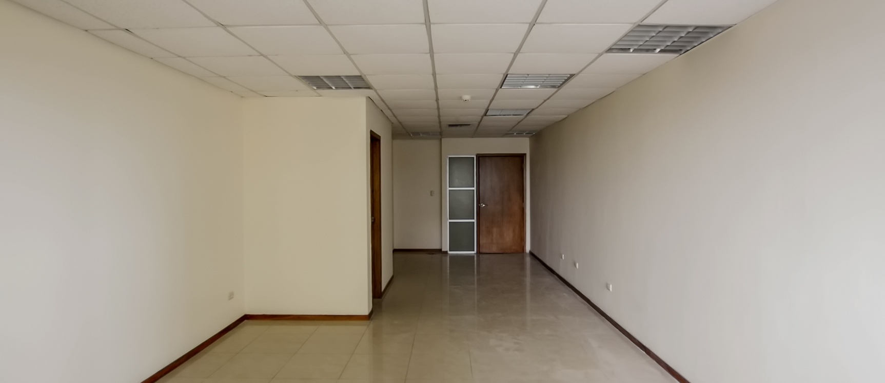 GeoBienes - Oficina en alquiler en Edificio Trade Building sector norte de Guayaquil - Plusvalia Guayaquil Casas de venta y alquiler Inmobiliaria Ecuador