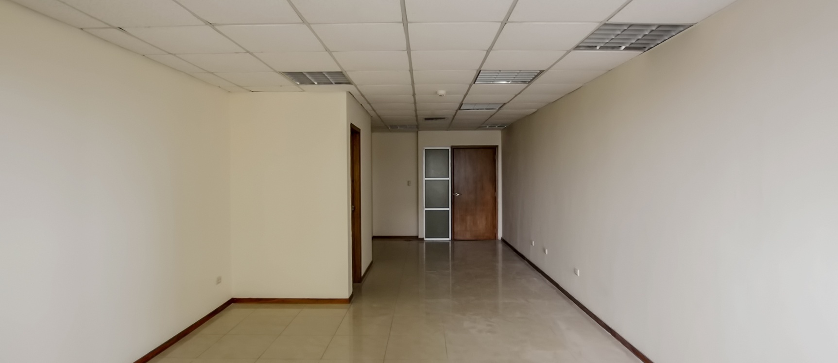 Oficina en alquiler en Edificio Trade Building sector norte de Guayaquil GeoBienes - Oficina en alquiler en Edificio Trade Building sector norte de Guayaquil - Plusvalia Guayaquil Casas de venta y alquiler Inmobiliaria Ecuador