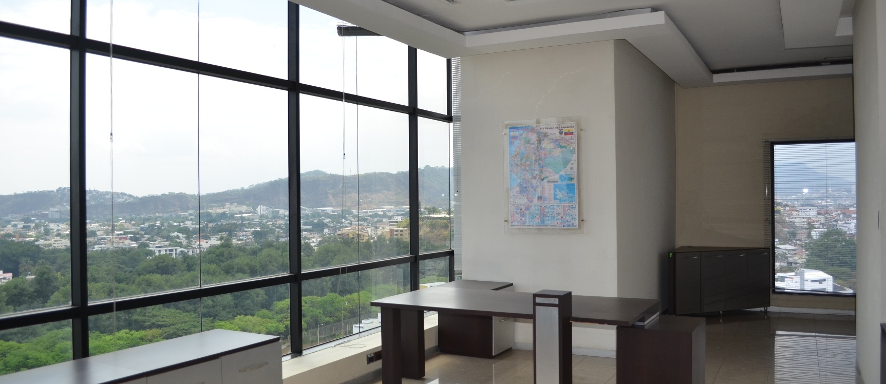 GeoBienes - Oficina en alquiler en Edificio World Trade Center sector Norte - Plusvalia Guayaquil Casas de venta y alquiler Inmobiliaria Ecuador